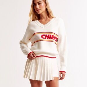 NWT. Kansas City Chiefs LuxeLoft V-Neck Sweater. Small.